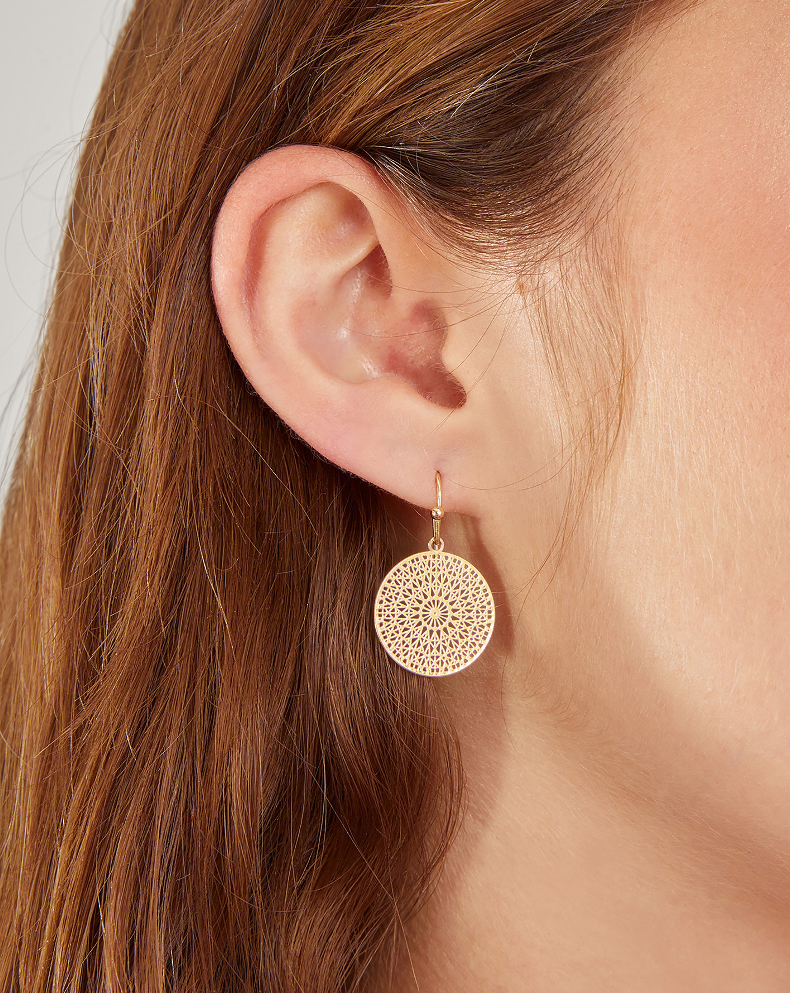 Simple filigree short drop earrings outlet