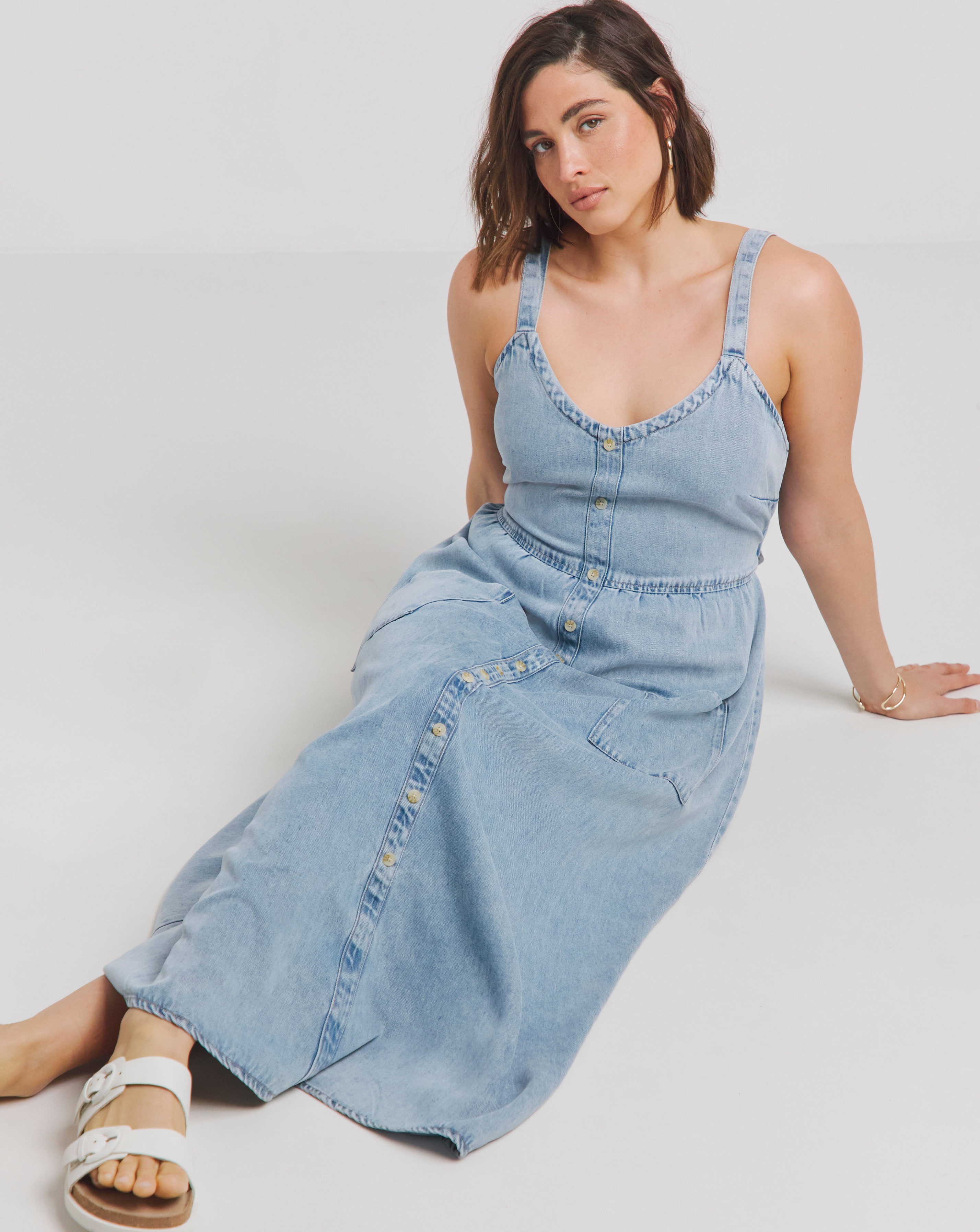 Simply Be - Women's Light Wash Bow Back Maxi Dress - Size 24 - Light wash - 100% Lyocell - Sustainable